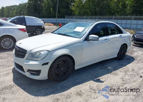 2013 Mercedes-Benz C 250 Luxury/Sport из США, поврежденный, VIN WDDGF4HB2DA805935
